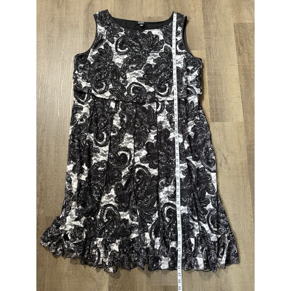 SLNY Floral Paisley Lace Black And White Tiered Top Sleeveless Size 24w - Picture 4 of 7